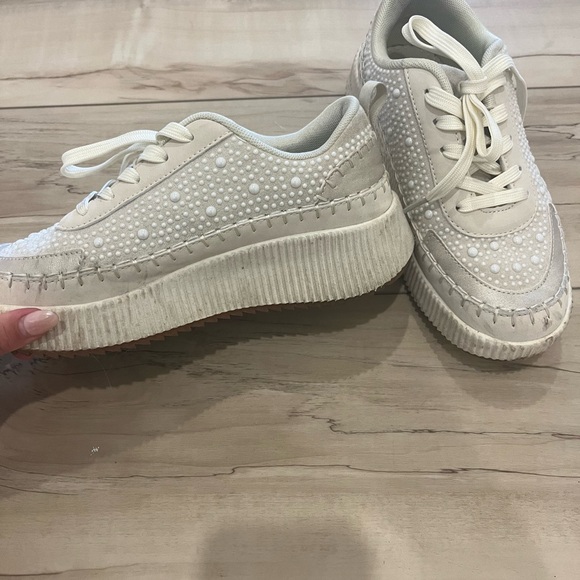 White bridal sneakers! Size 7! Worn twice - Picture 4 of 6